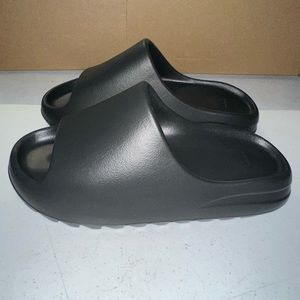 Yeezy slide onyx size 11